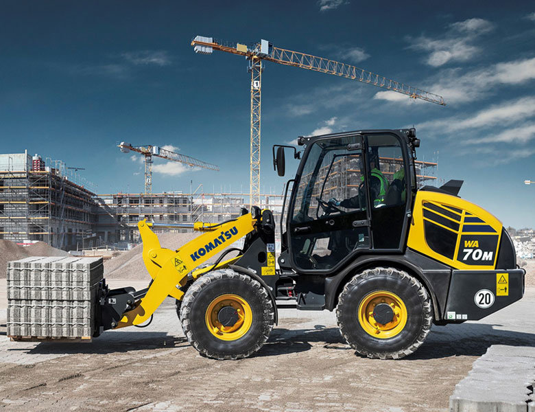 KOMATSU EUROPE STELLT DEN NEUEN KOMPAKTRADLADER WA70M-8 VOR